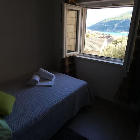 Tranquility And Nature In 4 Bedroom With Sea View Мокошиця Екстер'єр фото