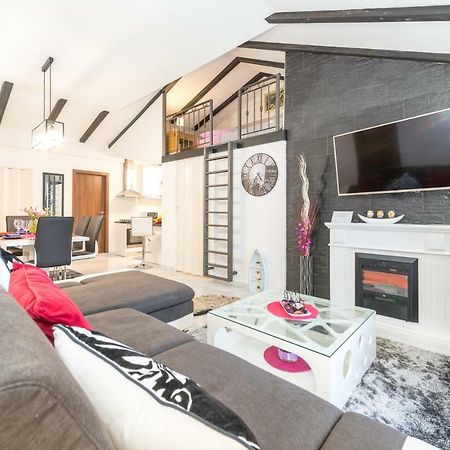 Tranquility And Nature In 4 Bedroom With Sea View Мокошиця Екстер'єр фото