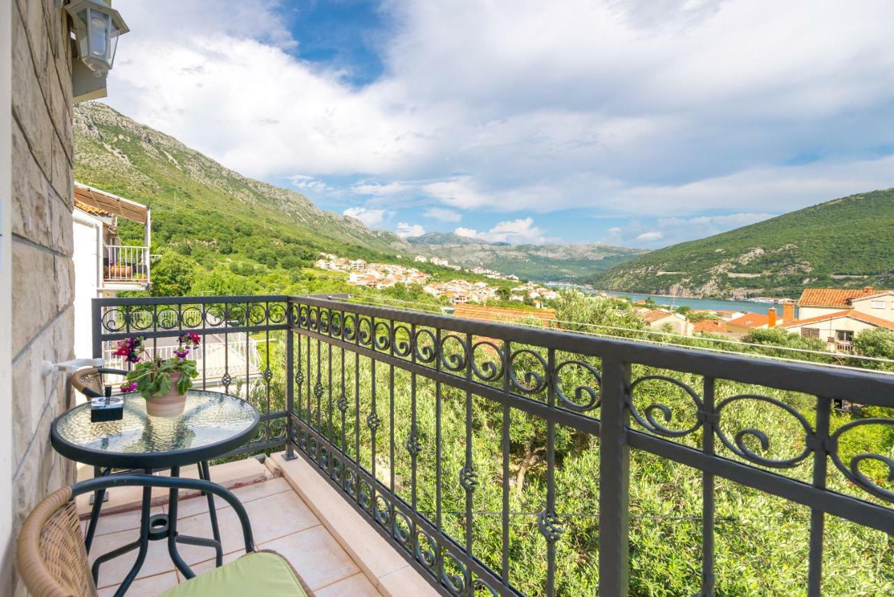 Tranquility And Nature In 4 Bedroom With Sea View Мокошиця Екстер'єр фото