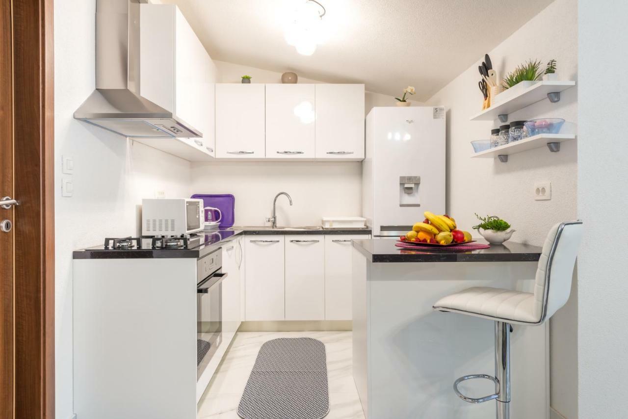Tranquility And Nature In 4 Bedroom With Sea View Мокошиця Екстер'єр фото