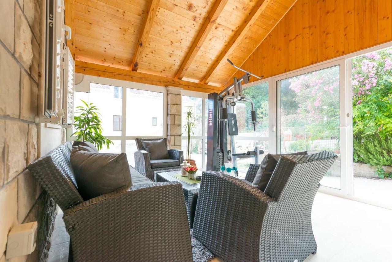 Tranquility And Nature In 4 Bedroom With Sea View Мокошиця Екстер'єр фото