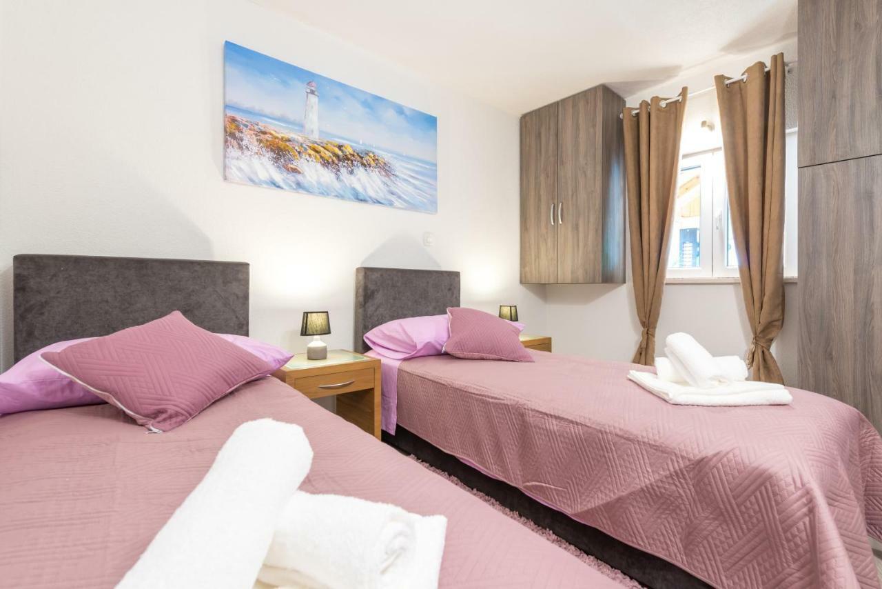 Tranquility And Nature In 4 Bedroom With Sea View Мокошиця Екстер'єр фото