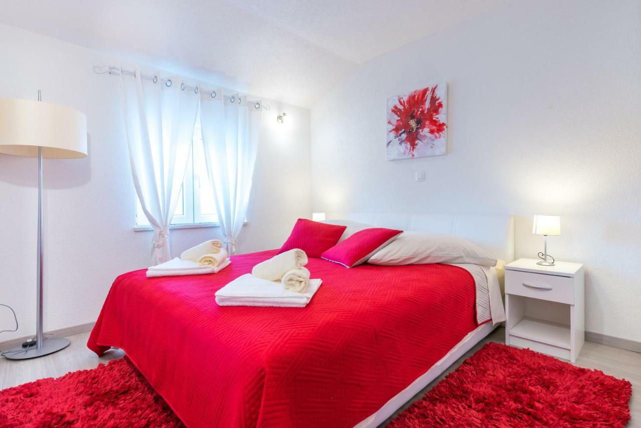 Tranquility And Nature In 4 Bedroom With Sea View Мокошиця Екстер'єр фото