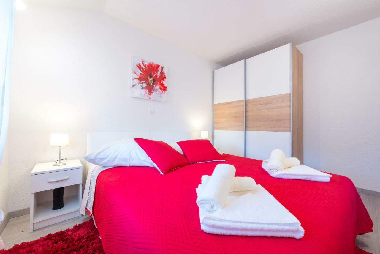 Tranquility And Nature In 4 Bedroom With Sea View Мокошиця Екстер'єр фото