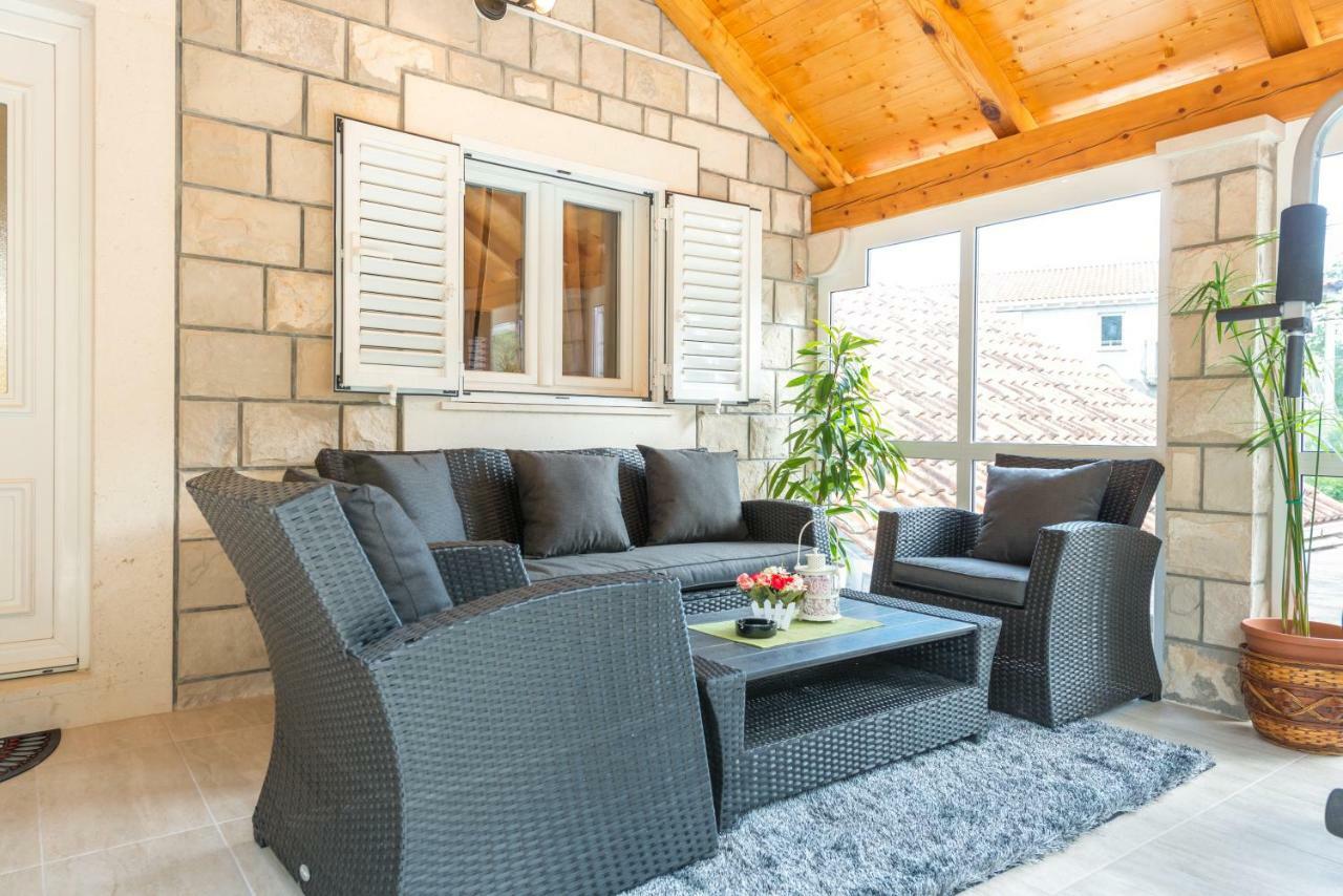 Tranquility And Nature In 4 Bedroom With Sea View Мокошиця Екстер'єр фото