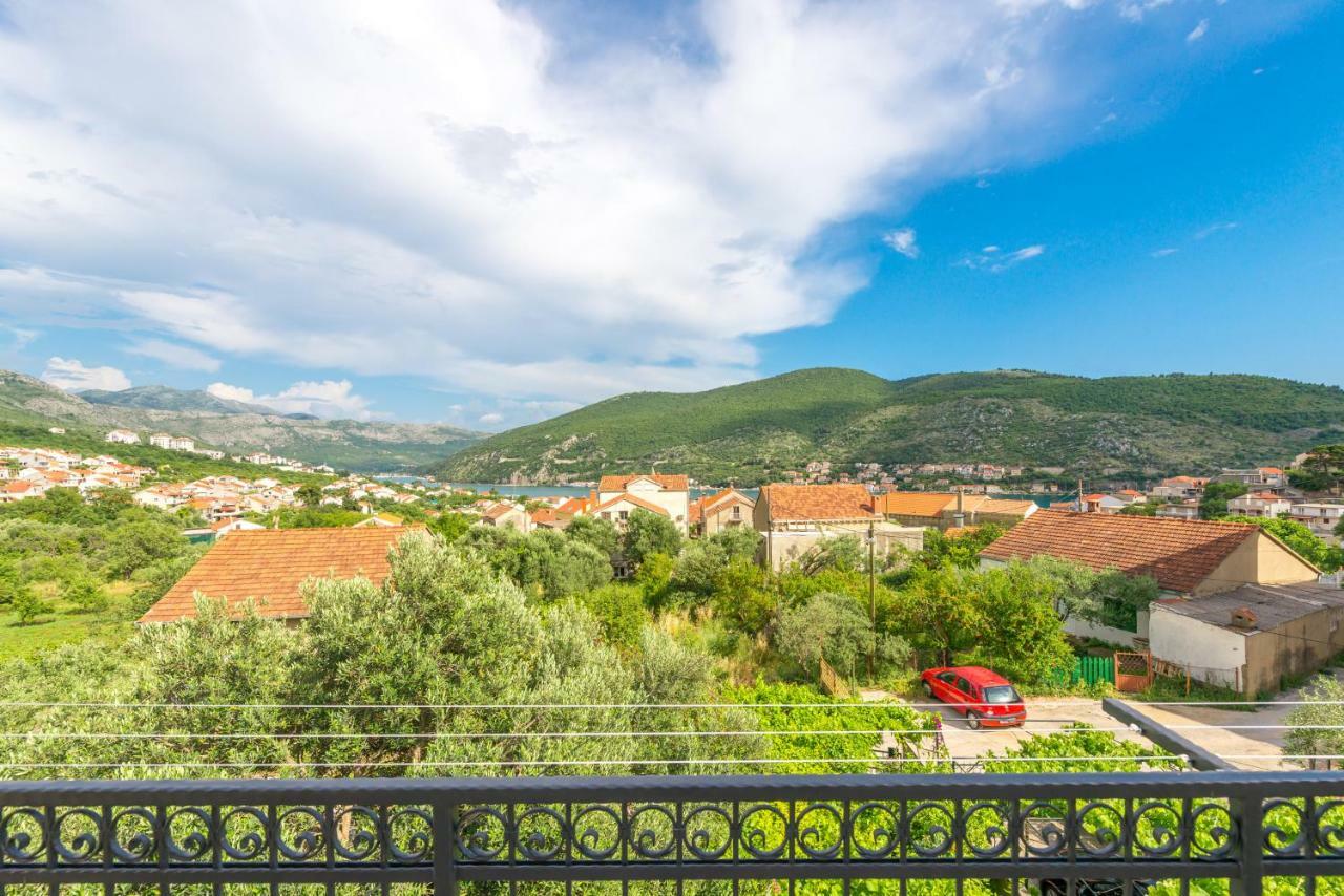 Tranquility And Nature In 4 Bedroom With Sea View Мокошиця Екстер'єр фото