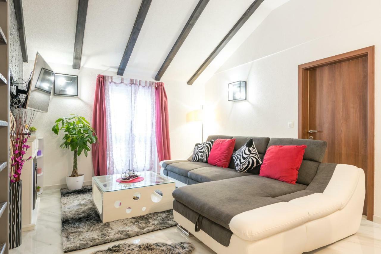 Tranquility And Nature In 4 Bedroom With Sea View Мокошиця Екстер'єр фото
