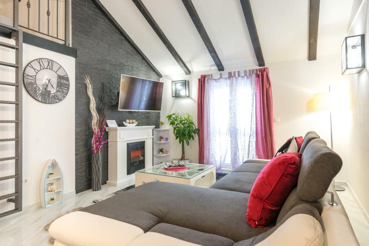 Tranquility And Nature In 4 Bedroom With Sea View Мокошиця Екстер'єр фото