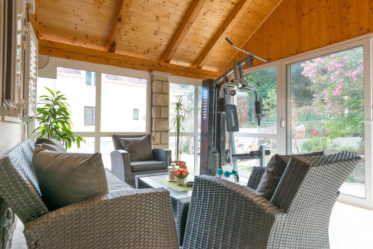 Tranquility And Nature In 4 Bedroom With Sea View Мокошиця Екстер'єр фото