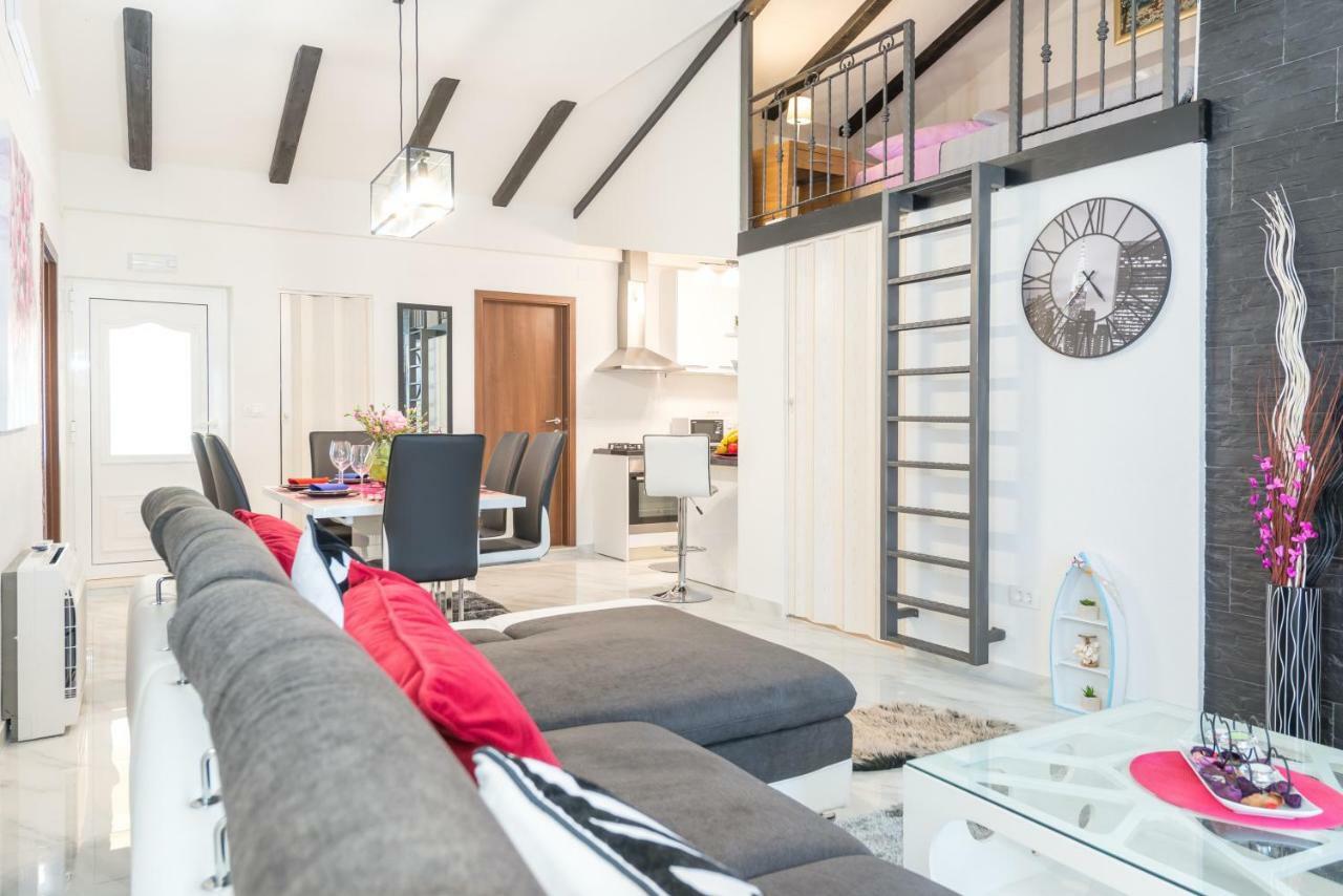 Tranquility And Nature In 4 Bedroom With Sea View Мокошиця Екстер'єр фото