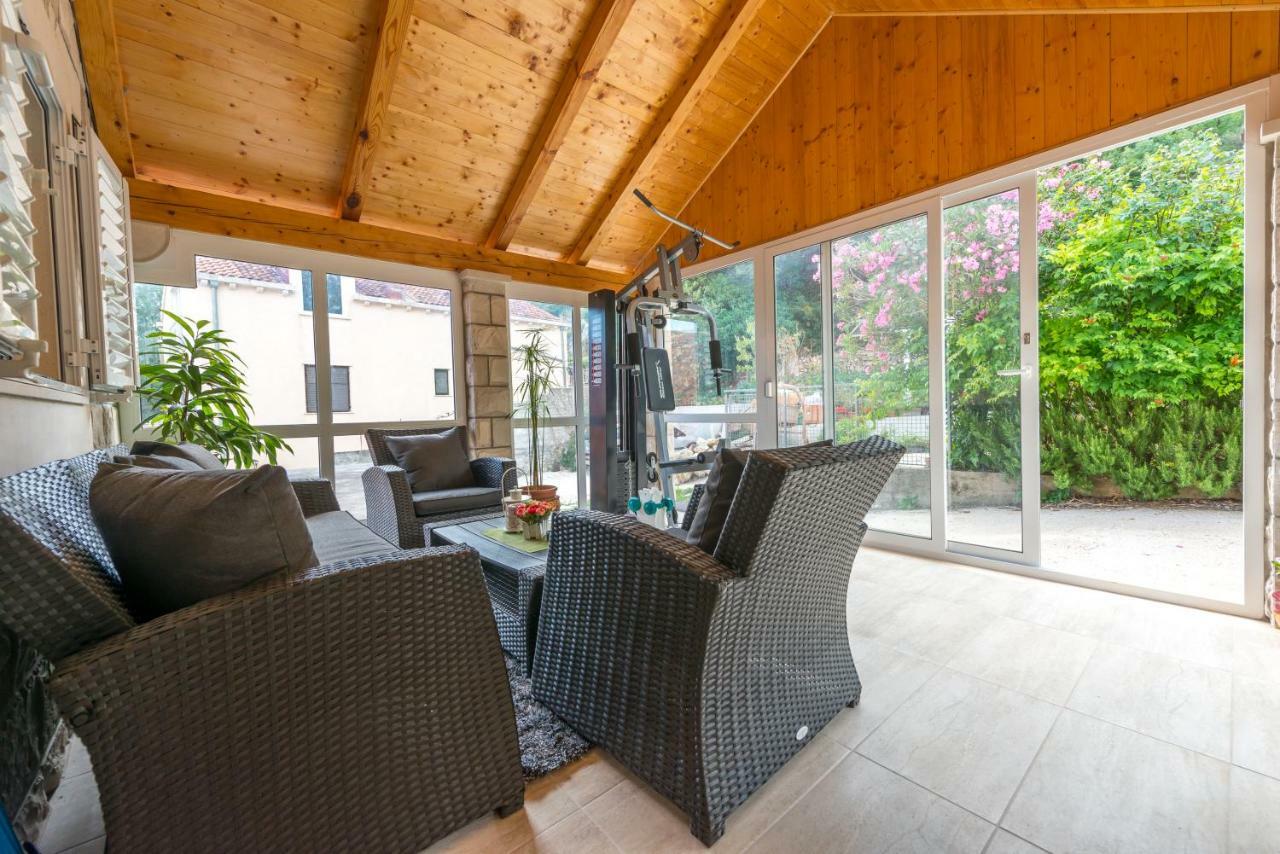 Tranquility And Nature In 4 Bedroom With Sea View Мокошиця Екстер'єр фото