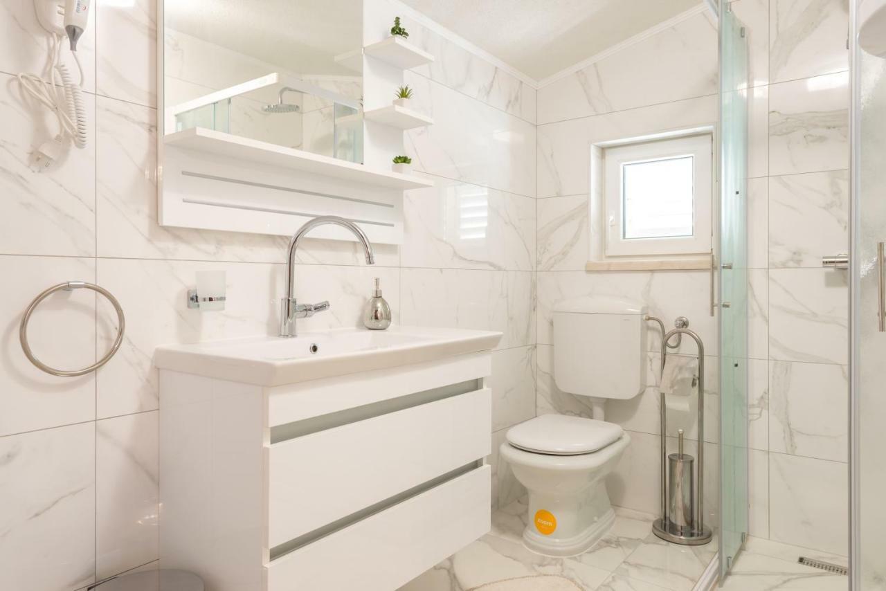 Tranquility And Nature In 4 Bedroom With Sea View Мокошиця Екстер'єр фото